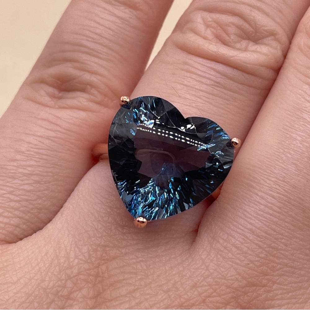 Stunning Heart-Shaped Silver Blue Ring - Picture 2 of 6